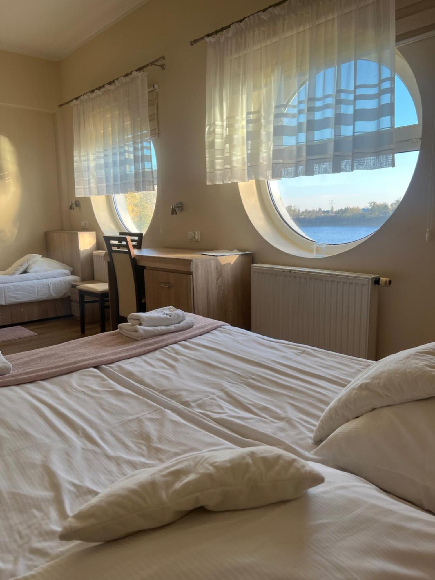 Hotel Mikorzyn Ślesin Esterno foto